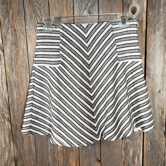 Loft XS Women's Gray Cream Black Striped Flippy Swing Mini Skirt - Picture 2 of 6